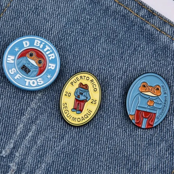 Bad Bunny Debi Tirar Mas Fotos Enamel Pin Set - Picture 4 of 5